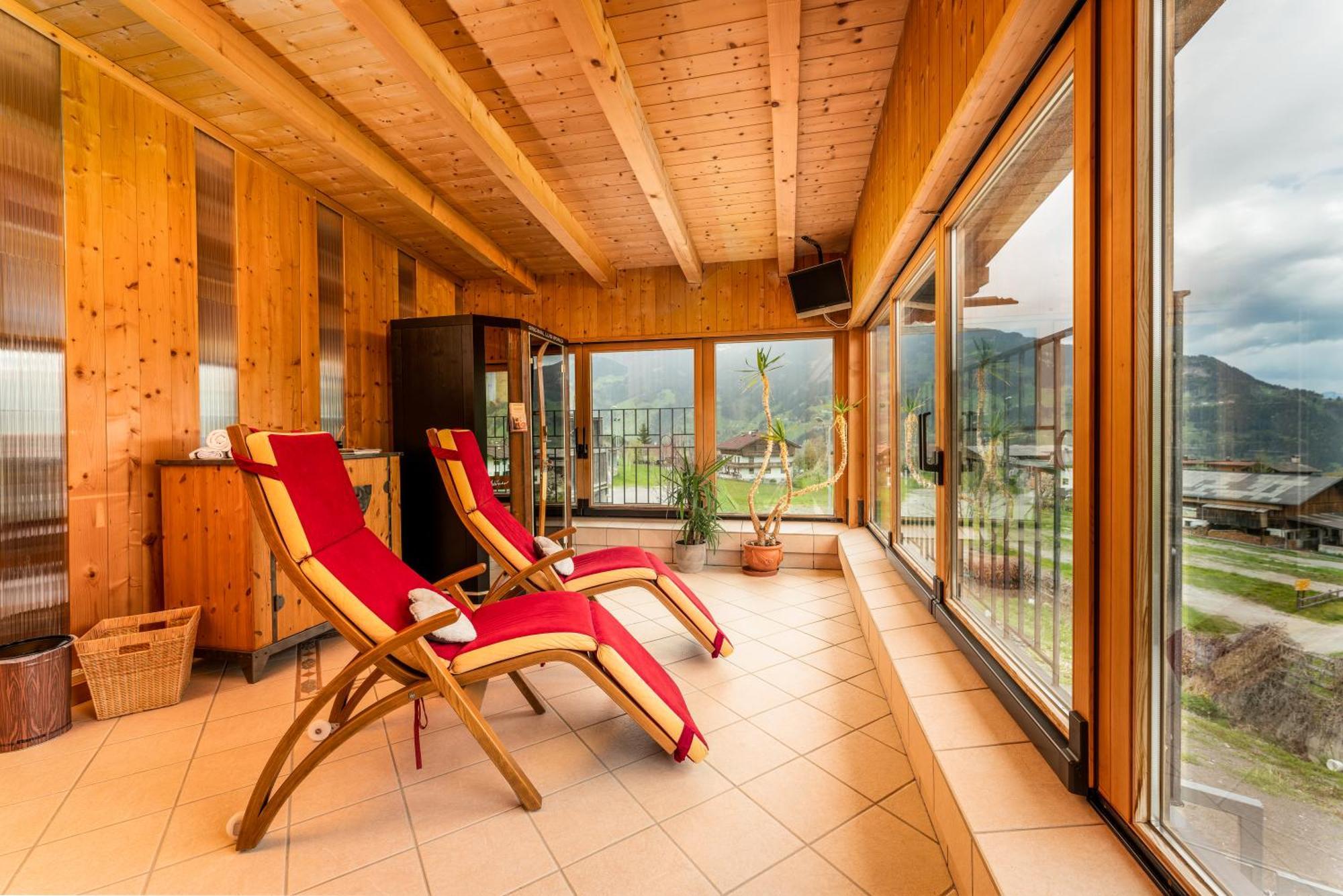 Alpen Wohlfuehlhotel Doerflwirt Hainzenberg Dış mekan fotoğraf