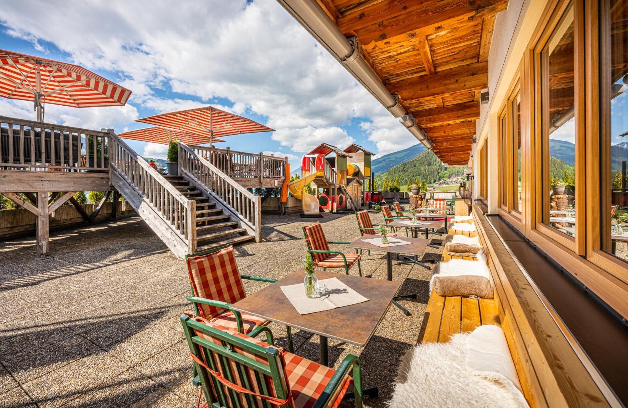 Alpen Wohlfuehlhotel Doerflwirt Hainzenberg Dış mekan fotoğraf