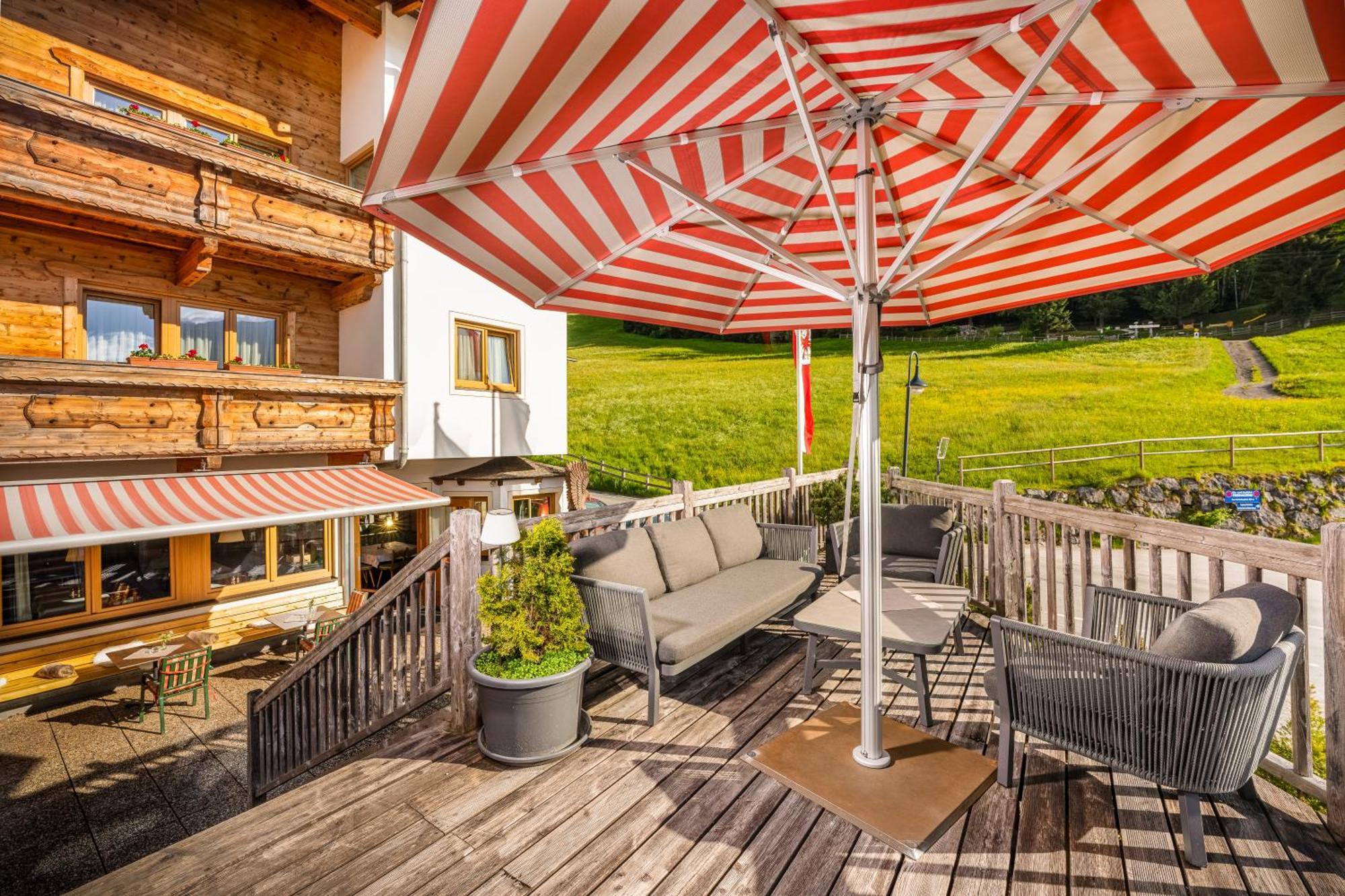Alpen Wohlfuehlhotel Doerflwirt Hainzenberg Dış mekan fotoğraf