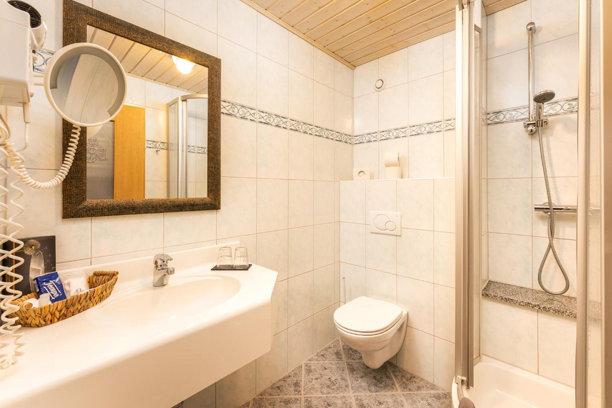 Alpen Wohlfuehlhotel Doerflwirt Hainzenberg Dış mekan fotoğraf
