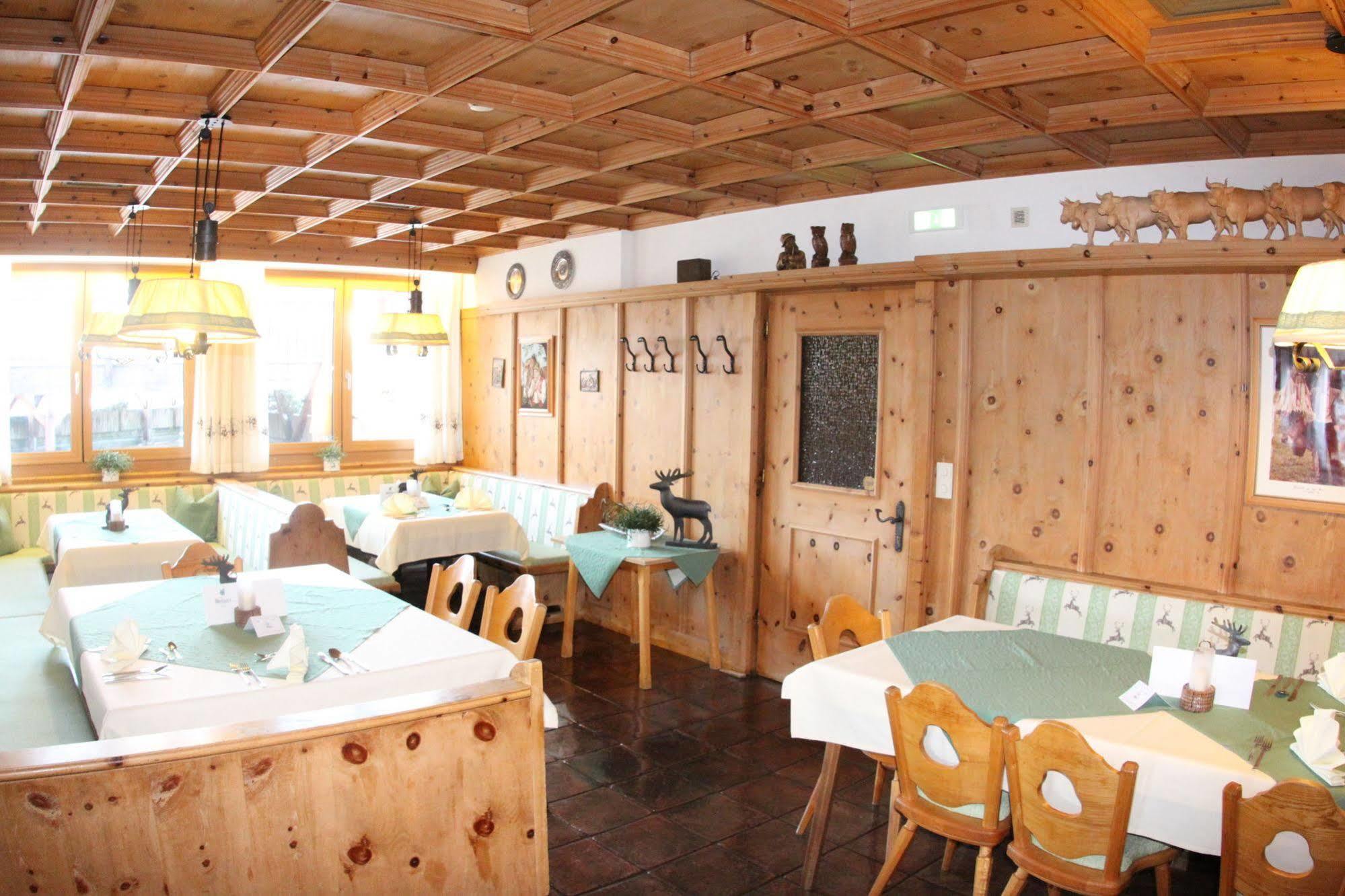 Alpen Wohlfuehlhotel Doerflwirt Hainzenberg Dış mekan fotoğraf